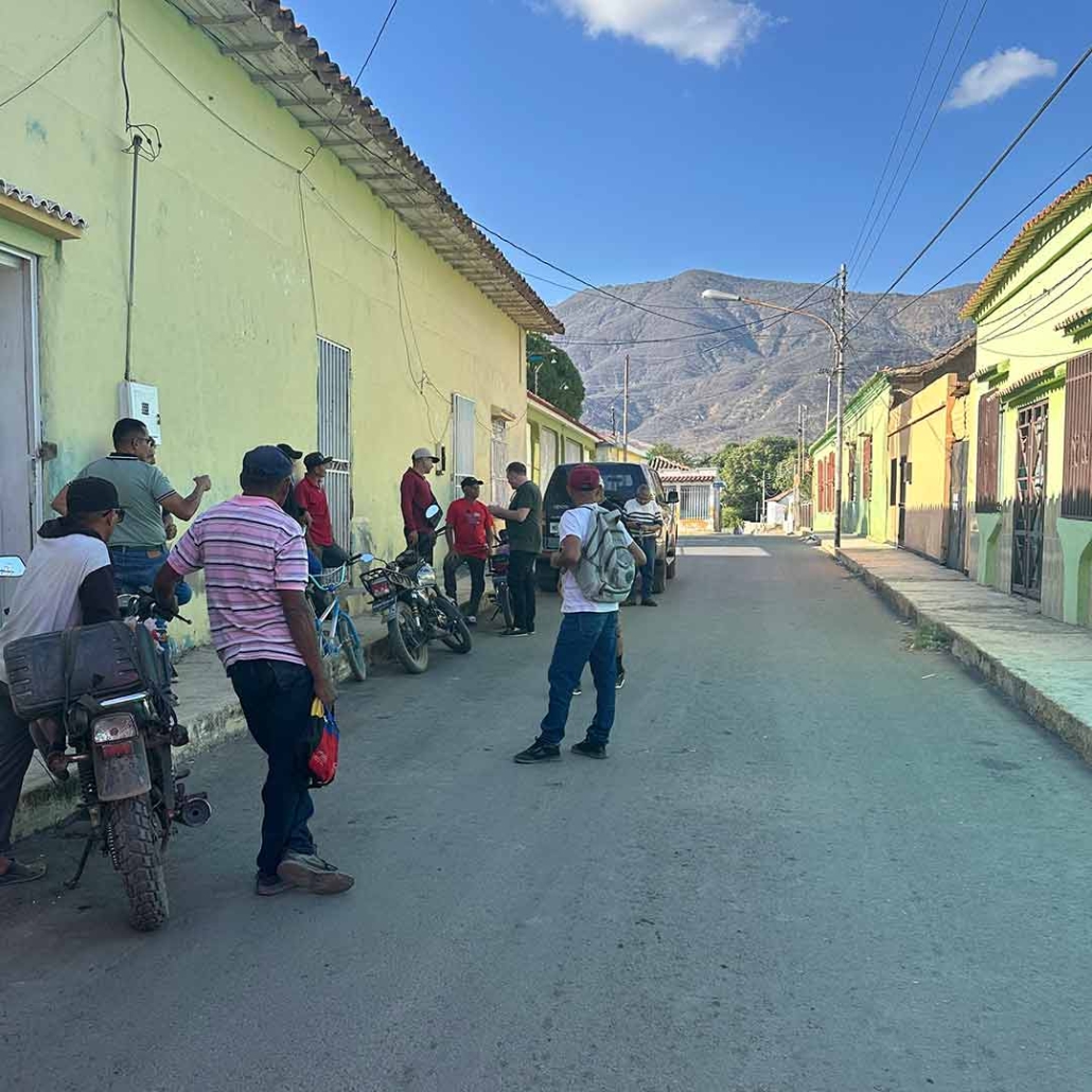 Siquisique, Urdaneta, Venezuela Hermosa calle en Siquisique llena de los mejores Cocuyeros